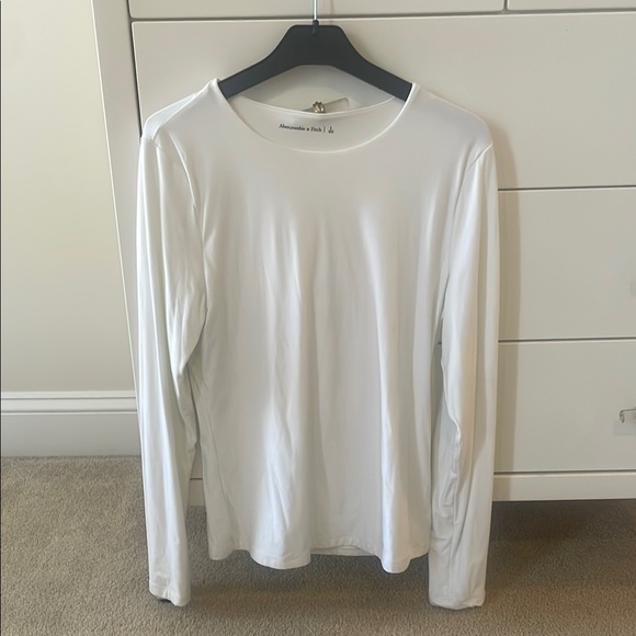 Abercrombie Soft Matte Tuckable Long Sleeve - Picture 1 of 2